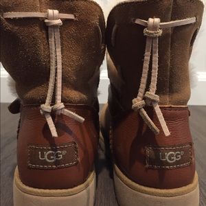 Big Girls Size 3 Ugg, practically new